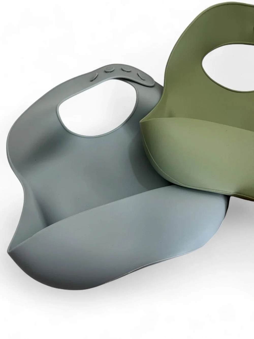 3 Silicone Baby Food Catching Feeding Bibs Gender Neutral Blue Green Tan NWOT